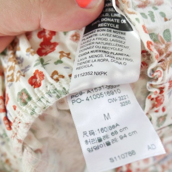 Levi's White with Red Floral Print Paperbag Elastic Waist Shorts Medium - Picture 3 of 10